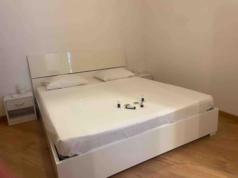 Appartamento Con Piscina E Sauna Bissone Buitenkant foto